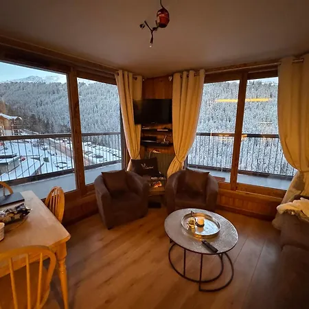 In/ski Out Apartment *